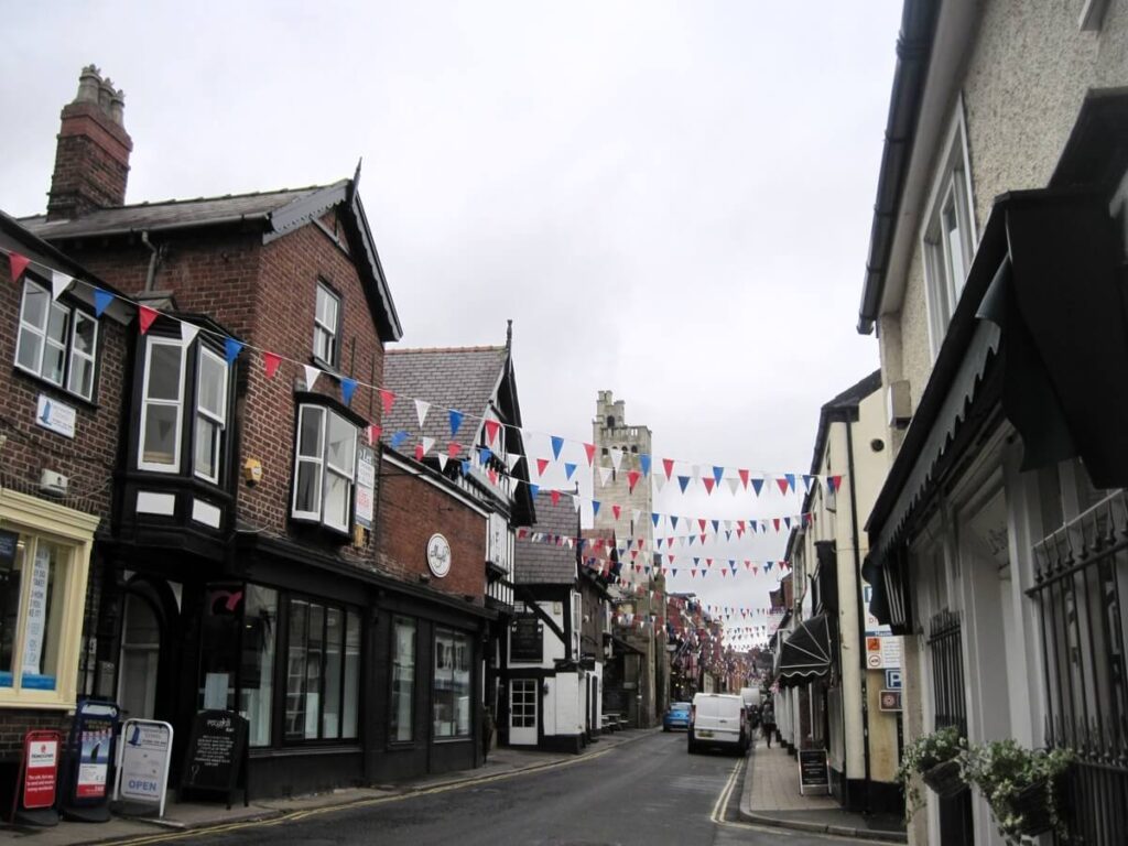Buildings and bunting along King Street in Knutsford